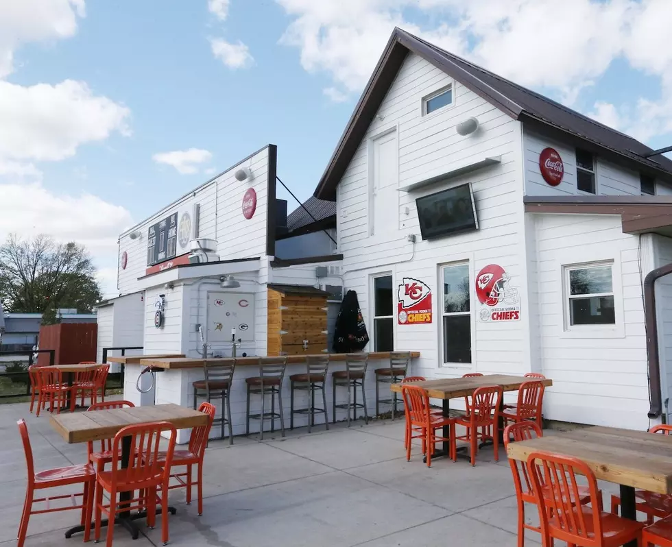 Iowa Restaurant Offers a Taylor Swift/Travis Kelce-Inspired Pizza